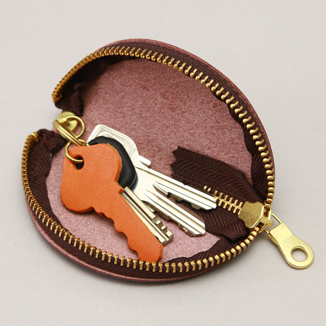 ドゥミ』(全7色)ロロマ/半月型フォルムのシンプルな キーケース付き