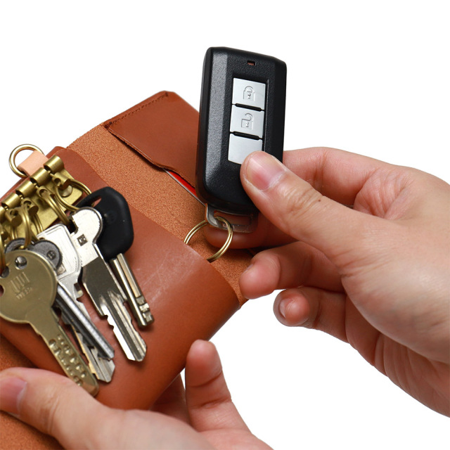 一体型 キーケース カードキー カードが入る カードも入る 三つ折り 本革 レザー