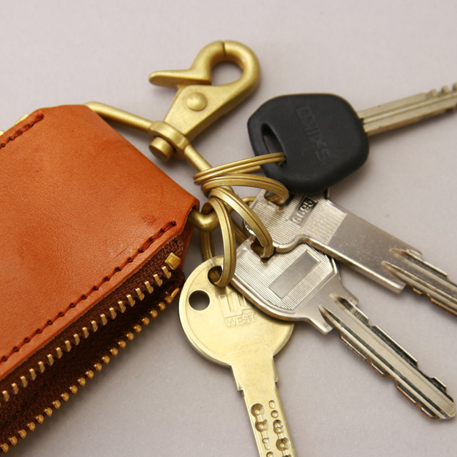 ペルーシュ』(全7色)ロロマ/シンプルさを追求したナスカン付き