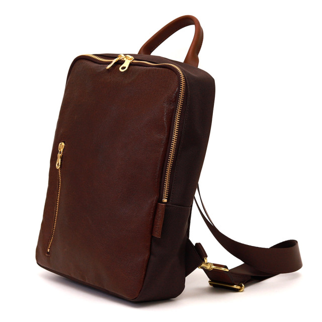 B5サイズ対応 2wayで使えるコンパクトな軽量スクエアリュック