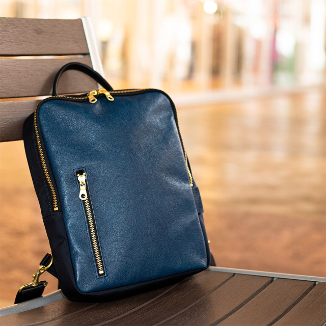 B5サイズ対応 2wayで使えるコンパクトな軽量スクエアリュック