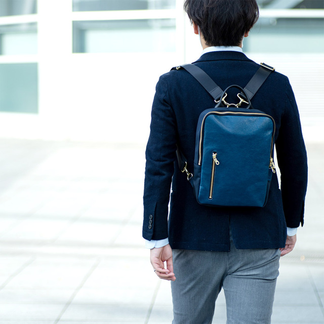 B5サイズ対応 2wayで使えるコンパクトな軽量スクエアリュック