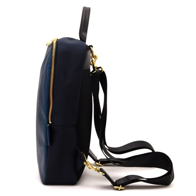 B5サイズ対応 2wayで使えるコンパクトな軽量スクエアリュック