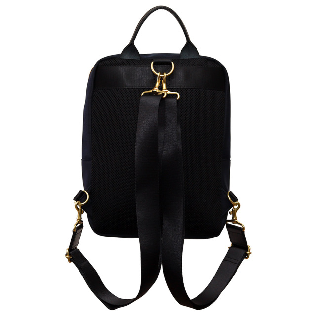 B5サイズ対応 2wayで使えるコンパクトな軽量スクエアリュック