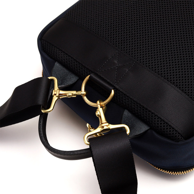 B5サイズ対応 2wayで使えるコンパクトな軽量スクエアリュック