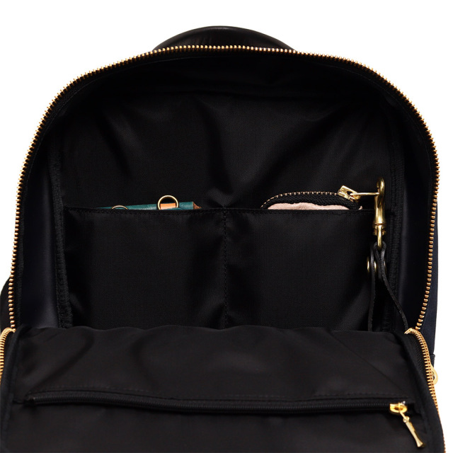 B5サイズ対応 2wayで使えるコンパクトな軽量スクエアリュック