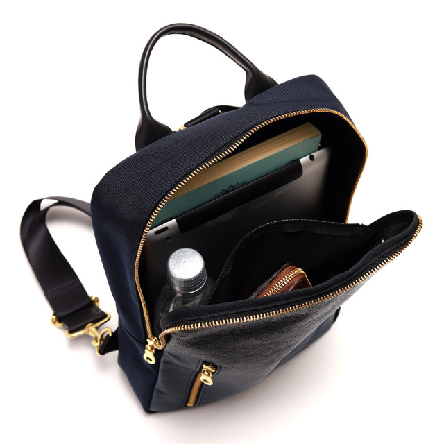 B5サイズ対応 2wayで使えるコンパクトな軽量スクエアリュック