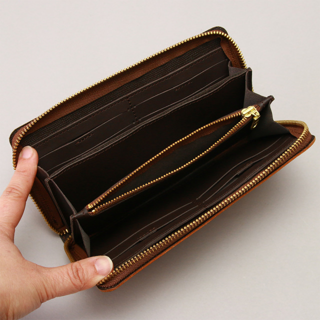 グロット』(全4色)プエブロ/通帳やパスポートが入る 定番ラウンド