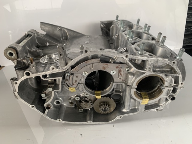 SUZUKI GT550  クランクケース