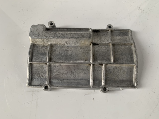 SUZUKI GT550  セルモーターカバー