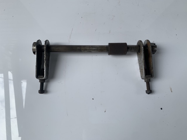 SUZUKI GT380  リアアクスルシャフト