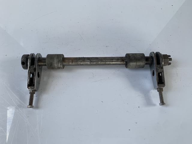 HONDA CL360  リアアクスルシャフト