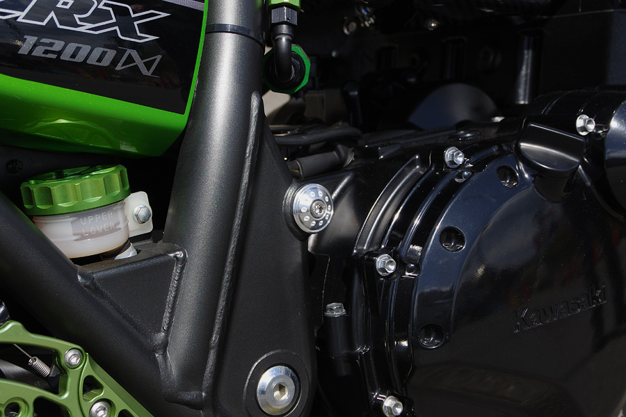 ZRX1200DAEG フレームプラグ (シルバー)