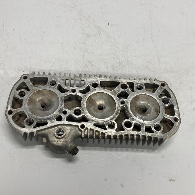 SUZUKI GT750 シリンダーヘッドカバー スズキ [M-250326-45] SUZUKI GT750 シリンダーヘッドカバー スズキ