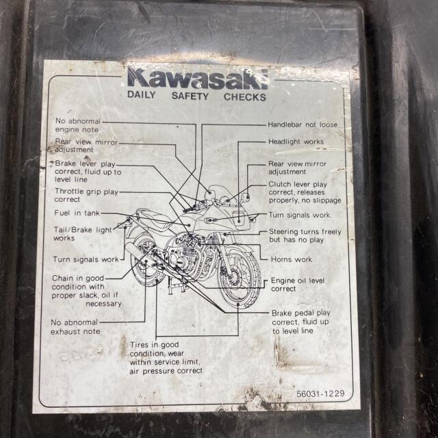 KAWASAKI GPZ750F シート カワサキ