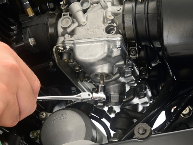 NC07スプロケカバー　ブラック　チヂミ塗装