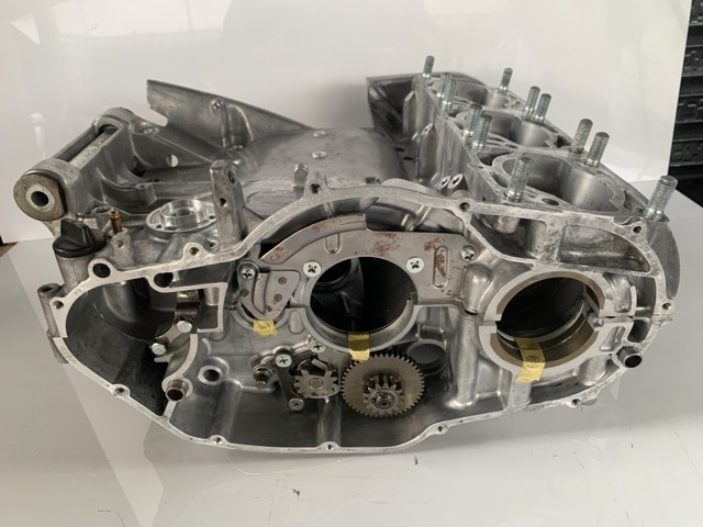 SUZUKI GT550  クランクケース