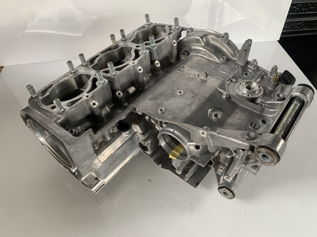 SUZUKI GT550 クランクケース