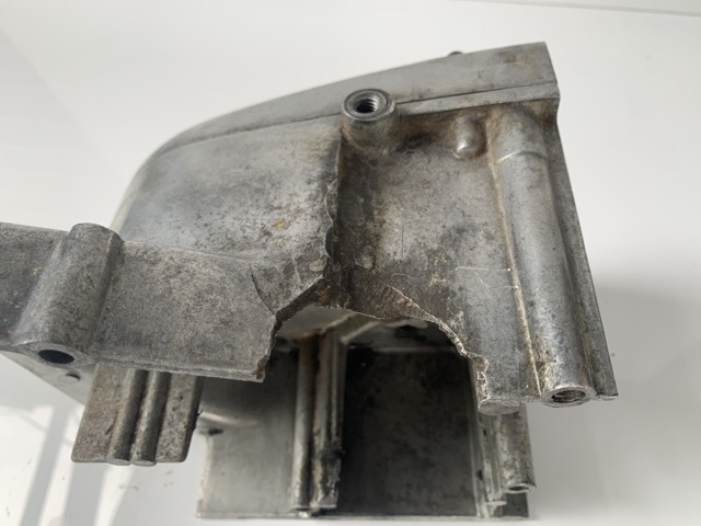 SUZUKI GT380 スプロケットカバー