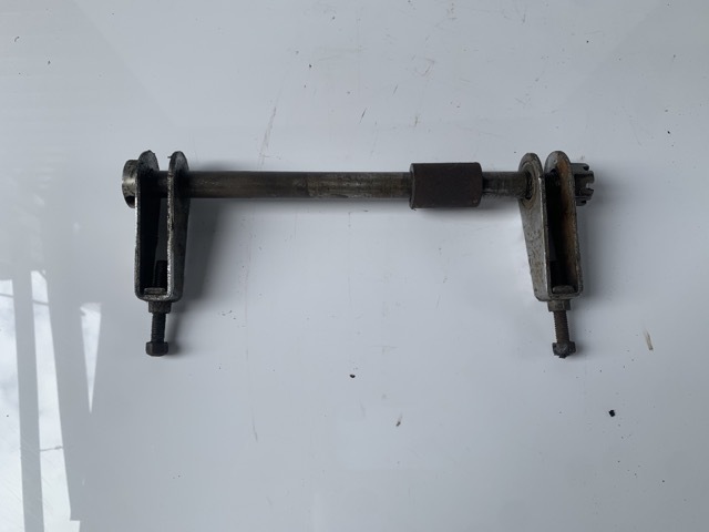 SUZUKI GT380  リアアクスルシャフト