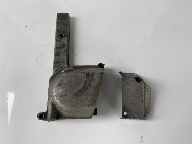 SUZUKI GT380  オイルポンプカバー