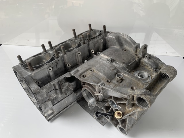 SUZUKI GT380 クランクケース