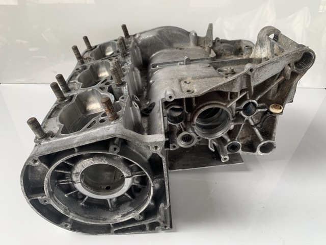 SUZUKI GT380 クランクケース