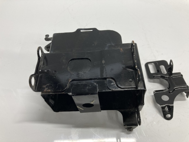 KAWASAKI 500SS バッテリーケース