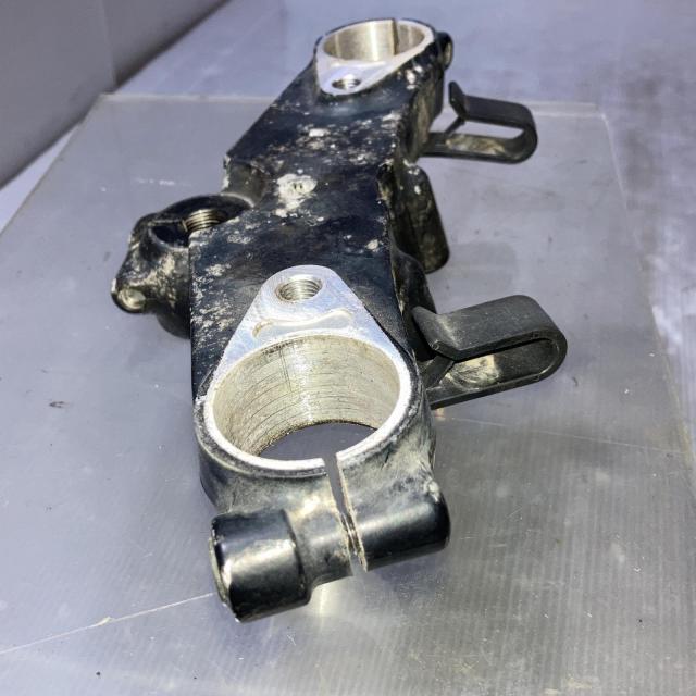 SUZUKI GSX-R400 トップブリッジ純正 GSX-R GSXR400 (C-24-0920-5-21