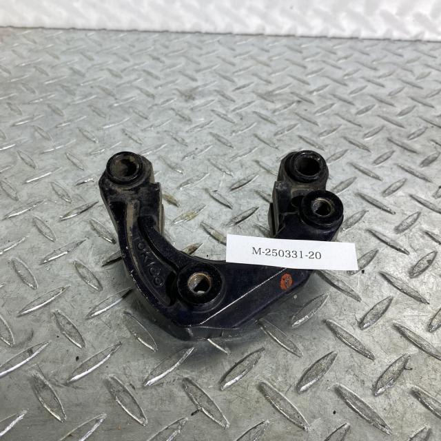 KAWASAKI Z400FX/Z400J/Z550FX フロントキャリパーサポート 右 カワサキ