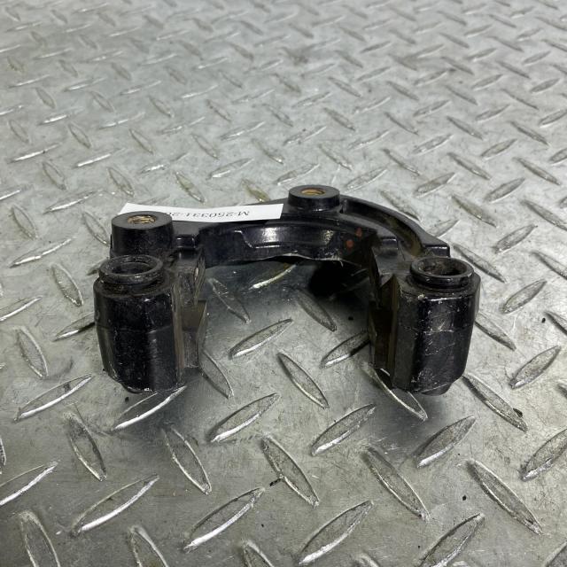 KAWASAKI Z400FX/Z400J/Z550FX フロントキャリパーサポート 右 カワサキ