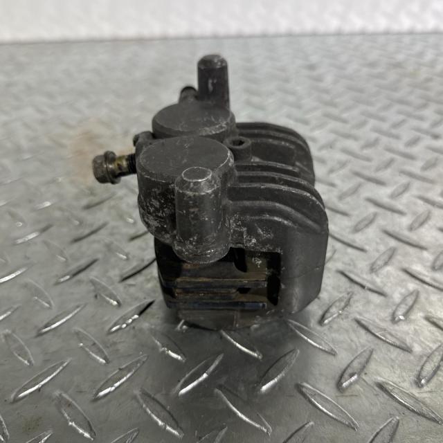 HONDA CBX550F フロントキャリパー 右 32パイ ホンダ [M-250401-61] HONDA CBX550F フロントキャリパー 右 32パイ ホンダ