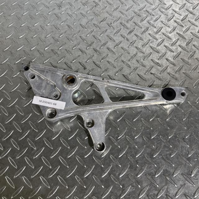 HONDA CBX400F ステッププレート 右 バレル研磨済 ホンダ [M-250401-68] HONDA CBX400F ステッププレート 右 ホンダ