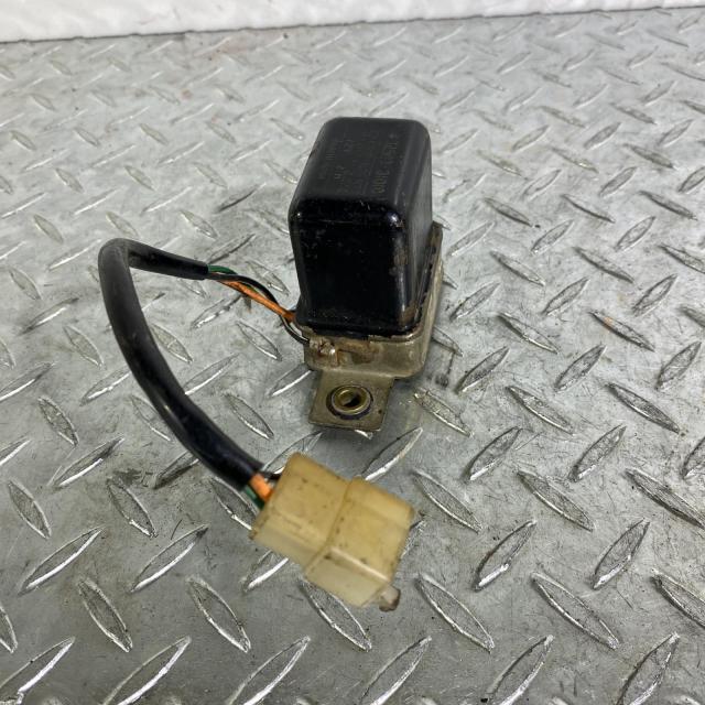 スズキ純正、日本電装、ポルデージレギュレター、GT380.550.750 スズキ純正、日本電装、ポルデージレギュレター、GT380.550.750