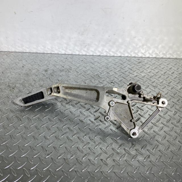 HONDA ホーネット250 ステッププレート 右 ホンダ