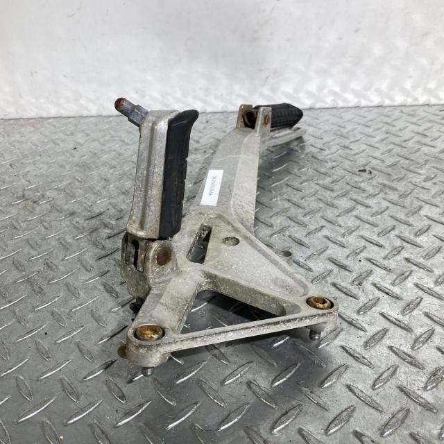 HONDA ホーネット250 ステッププレート 右 ホンダ