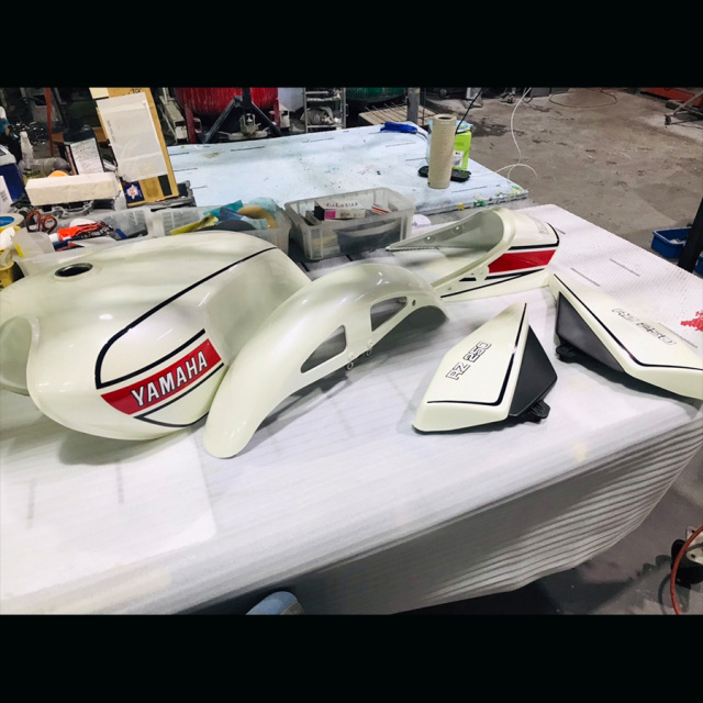 RZ250用 白ベース ラインステッカー