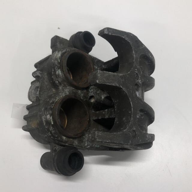 HONDA CBX400F フロントキャリパー 左 34パイ ホンダ [M-250403-37] HONDA CBX400F フロントキャリパー ホンダ