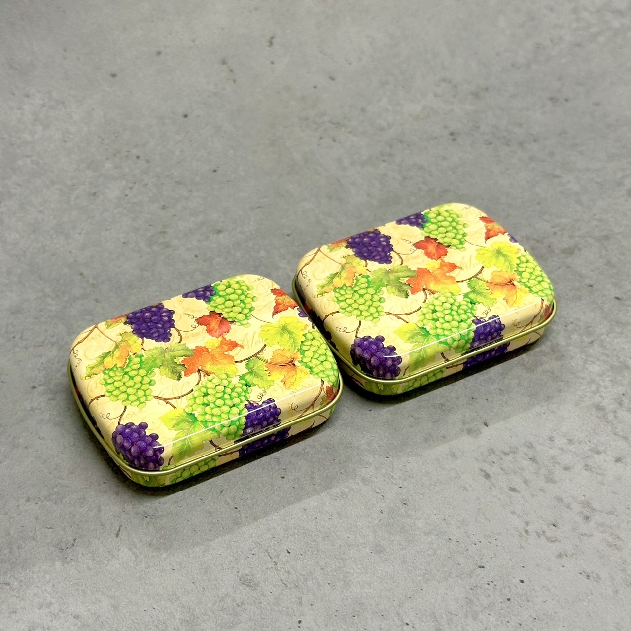 [ポスト投函で送料がお得(最大8セットまで)] 香るブドウのチョコレート（レザンドレ・オ・ソーテルヌ貴腐）ビター20g缶2個セット【クリックポストは配送の都合上ご希望日に届かない場合があります。ポスト投函の為、日時指定不可】