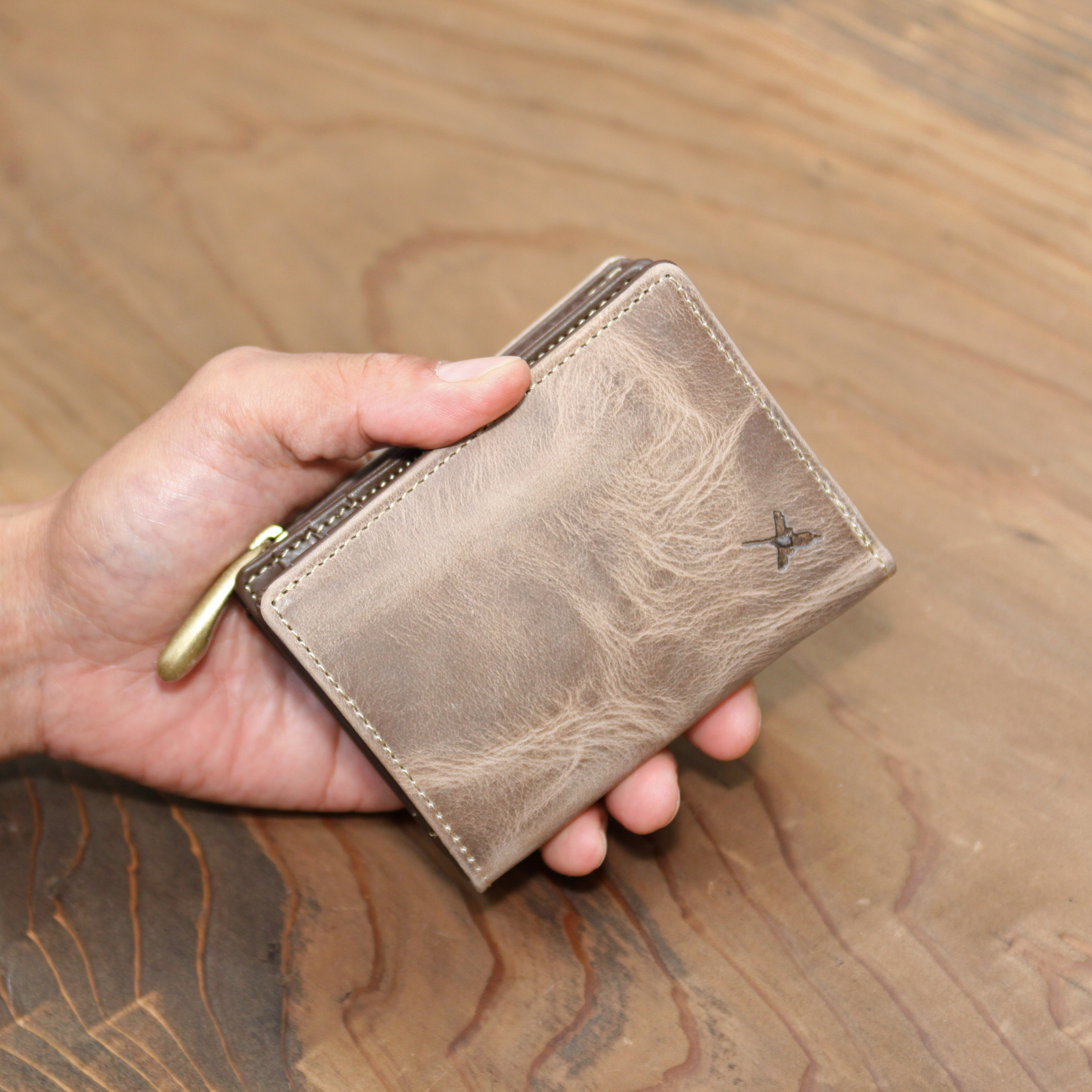 DA1549-WPS/Ain Soph (アインソフ)ワクシープレス　折財布（ボックスコインケース）　日本製