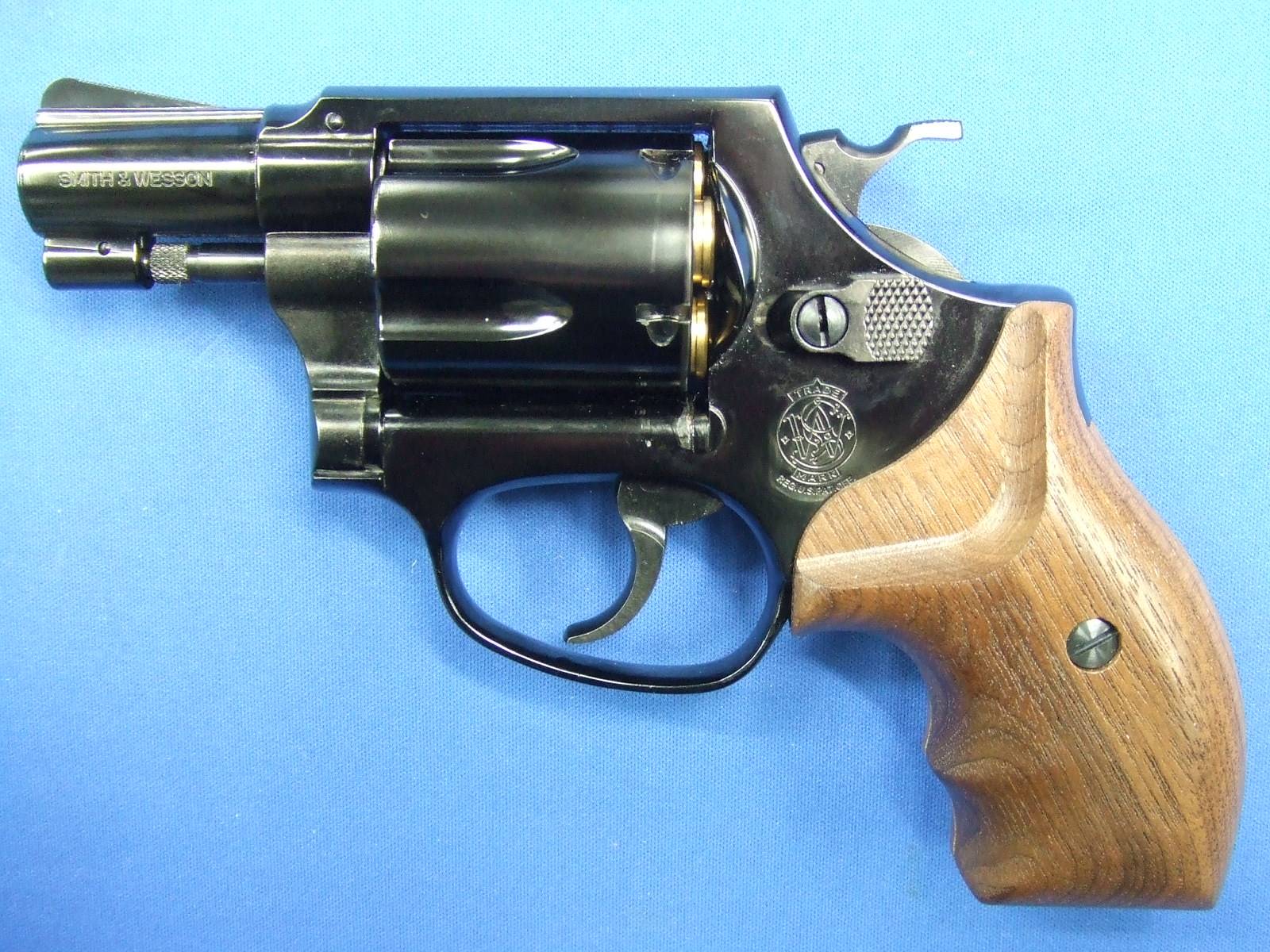 S&W M36 2in Wディープブラック ABS フィンガーチャンネル付 木製グリップ仕様　 | 　マルシン