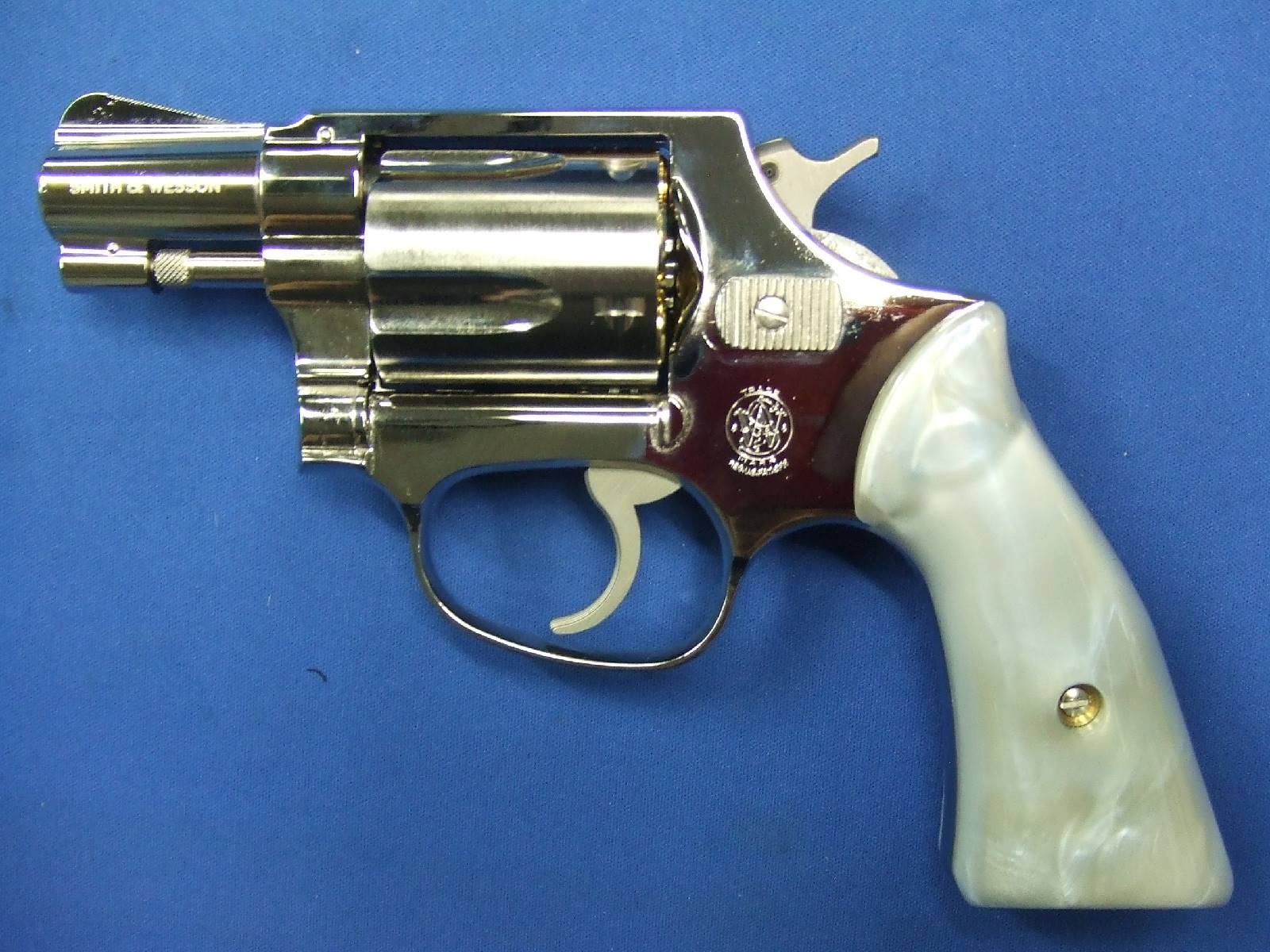 S&W M36 Chiefs Special 2inch スクエアバット “Travis” モデル ニッケルフィニッシュ Version.2  　 | 　タナカ