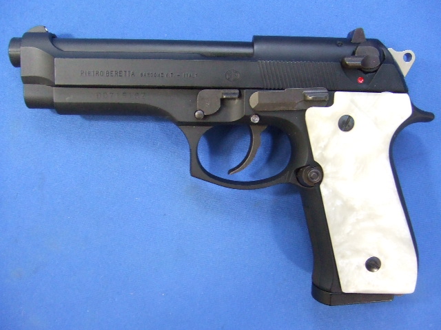 ベレッタM92FS DXバージョン　ホワイトパールグリップ
