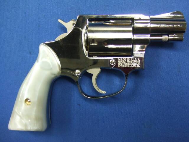 S&W M36 Chiefs Special 2inch スクエアバット “Travis” モデル ニッケルフィニッシュ Version.2  　 | 　タナカ