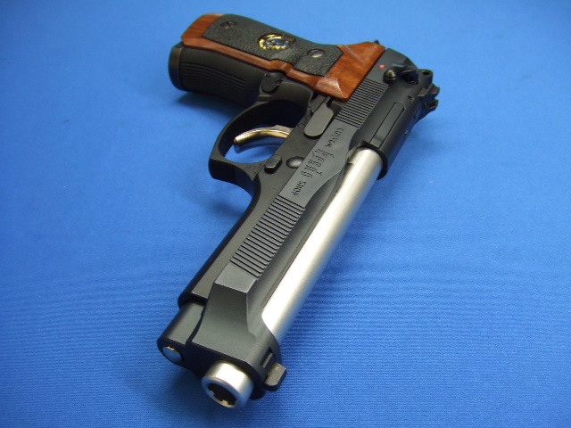 サムライエッジ 改 M92F/S.T.A.R.S.カスタム〈クリス・レッドフィールド モデル〉   |   東京マルイ