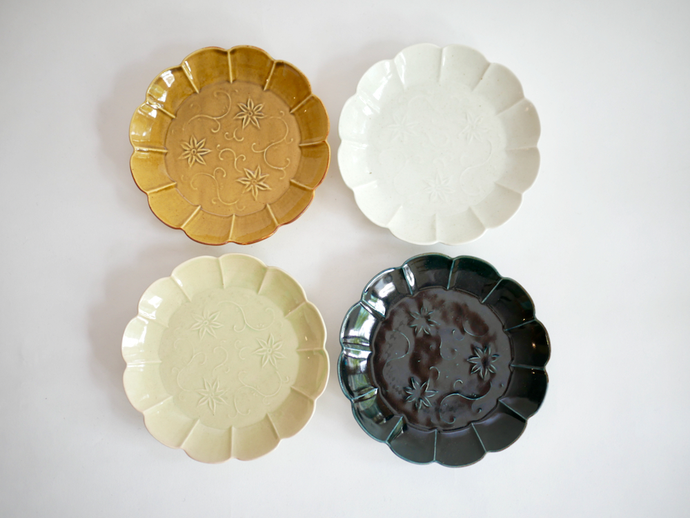 阿部春弥　陽刻鉄線文輪花5寸皿