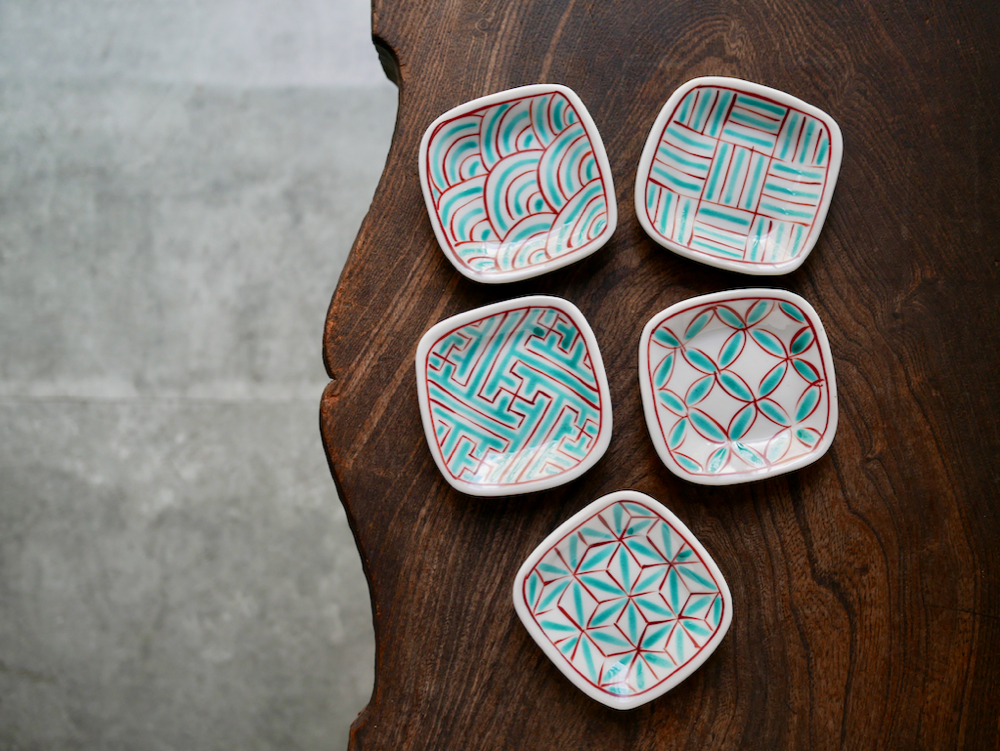 赤地径　小紋四方小皿