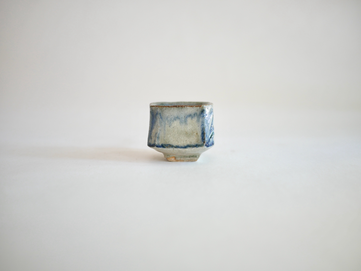 平岡仁　藍彩四方ぐい呑