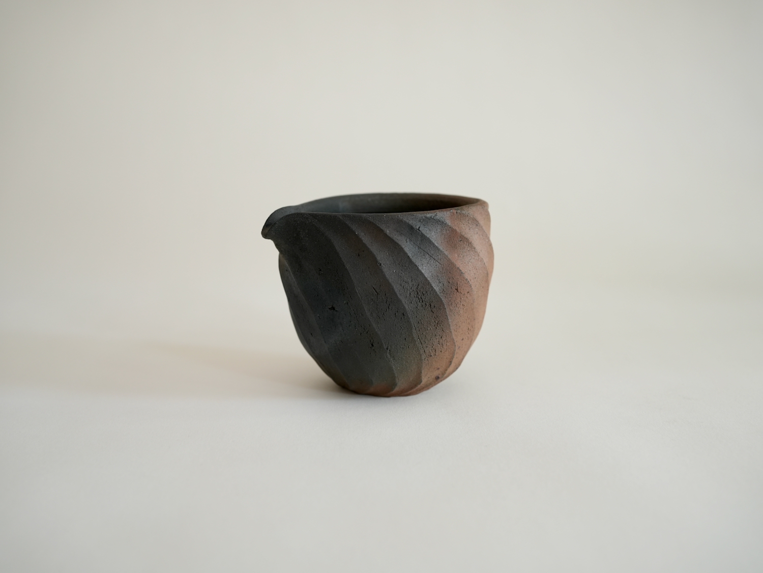 平岡仁　炭化鎬片口