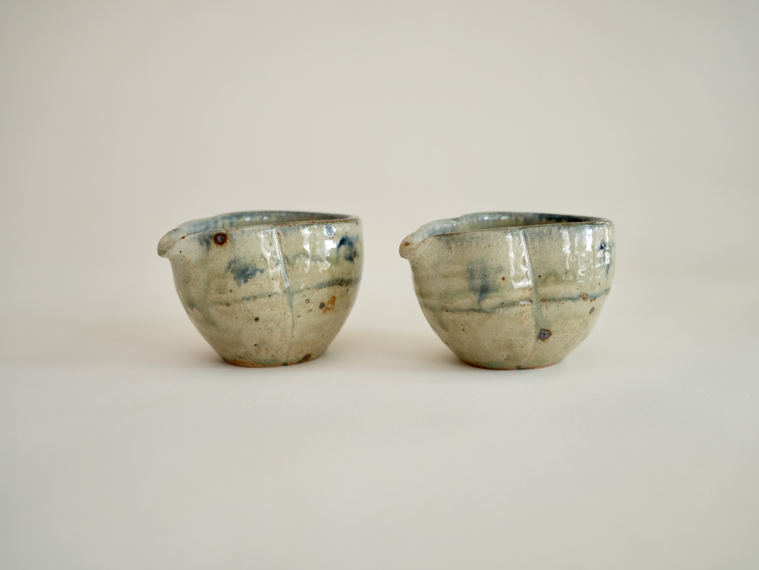 平岡仁　藍彩瓢片口